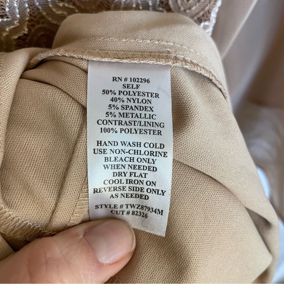 CONNECTED APPAREL Women’s Tan Cream Lace Sheath Dress Flowy Long Sleeve Size 8 - Picture 14 of 14